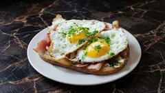 Na jakim oleju najlepiej smażyć jajka? Kucharz udzielił wyczerpującej odpowiedzi